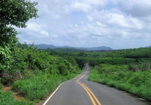 1280px-Rodovia_estadual_no_Ceará(GEDC2351)
